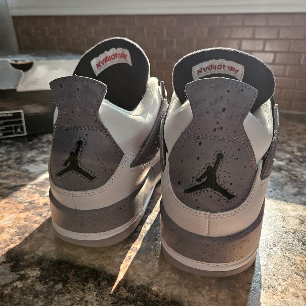 Air Jordan 4 Retro Cement Grey - Picture 3 of 5